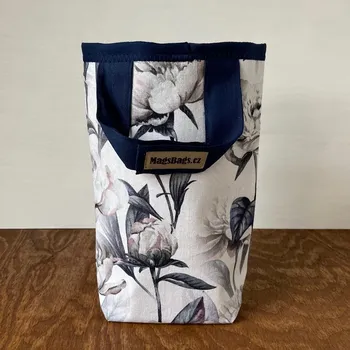 Odpadkový koš Odpadkový koš do auta - bílé pivoňky Magsbags.cz