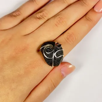 Prsten Stříbrný prsten s neopracovaným vltavínem 2,1 cm x 2,6 cm