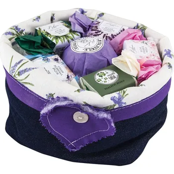 Dárkový potravinový koš Látková ošatka se šumivou bombou a sadou mýdel – Levandule (Dárkový koš s výstelkou)