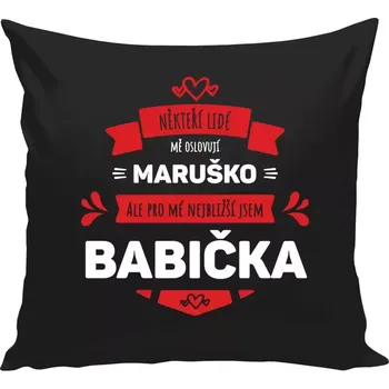 Polštář Polštář černý 40x40 cm Někteří lidé mě oslovují jménem, pro mé nejbližší jsem babička