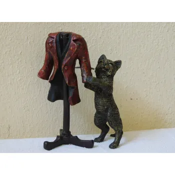 BRONZOVÁ SOŠKA - KOCOUR KREJČÍ