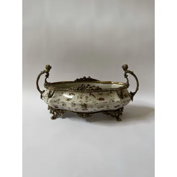 PORCELÁNOVÁ ŽARDINIÉRA - MOSAZNÁ FIGURÁLNÍ MONTÁŽ