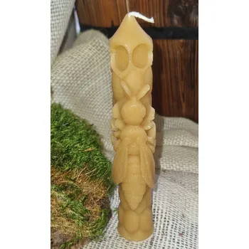 Svíčka Svíčka ze včelího vosku - s reliéfem včely na plástu