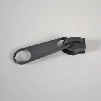 Kovový jezdec TKY k zipu s táhlem #3 mm šedý