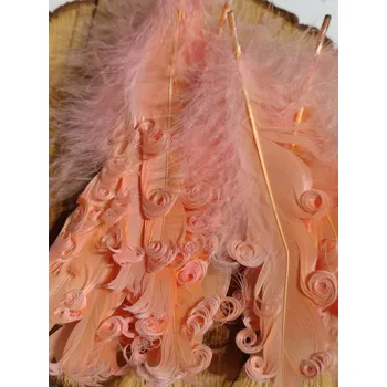 Husí peří kudrnaté délka 12-18 cm barva korálová