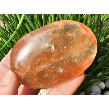 Přírodní kámen Hematit v křišťálu hladký kámen Madagaskar 106g