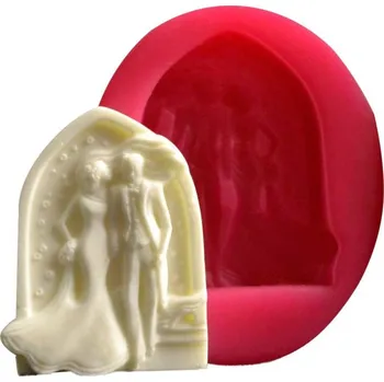 Forma na pečení Cesil Silikonová forma Novomanželé v oblouku 5 x 7 cm