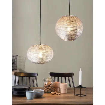 Stojací lampa Závěsná lampa stříbrné kovové kulaté stínidlo s flitrovou optikou ve tvaru disco koule okouzlující Beliani