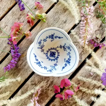 PRAHA miska trojlístek, slaměnky, Český porcelán Dubí (Porcelánová miska 2. jakost)