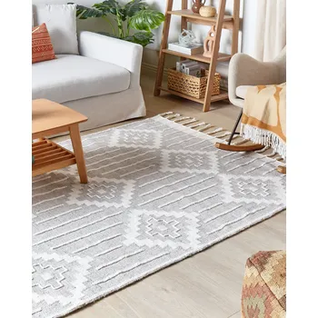 Koberec Koberec šedý a bílý 160 x 230 cm syntetický materiál dekorativní střapce indický styl do interiéru a exteriéru Beliani