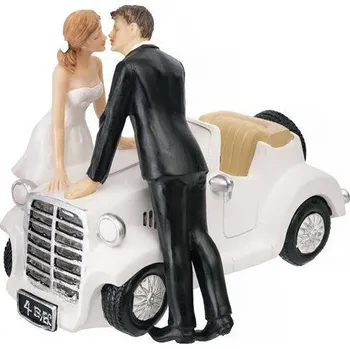 Jedlá dekorace na dort Dortisimo Svatební figurka Novomanželé s autem 18 cm