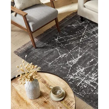 Koberec Koberec viskóza tmavě šedý s bavlněnou podložkou třásně 160 x 230 cm moderní glamour Beliani