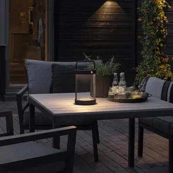 Venkovní osvětlení Konstsmide LED solární lucerna Crotone, stmívatelná, USB černá, čirá 1 x 2 W LED - Doprava zdarma