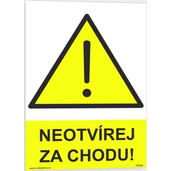 Traiva s.r.o. Neotvírej za chodu - výstraha Verze: Samolepka 74 x 105 mm tl. 0.1 mm - Kód: 03150