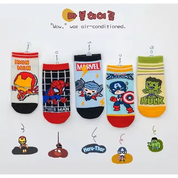 Marvel a DC Dětské bavlněné kotníkové ponožky - MARVEL - 5 ks Velikost: 6-8 let (D)