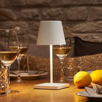 Venkovní osvětlení Sigor Nuindie mini LED dobíjecí stolní lampa, USB-C, bílá, IP54, stmívatelná - Základna - délka 10 cm, šířka 10 cm; délka nabíjecího kabelu 120 cm sněhobílá LED 2,2 W celkem - Doprava zdarma