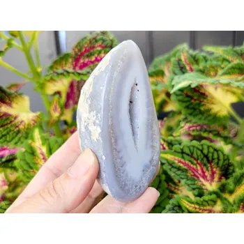 Přírodní kámen Achát šedý geoda s dutinkou 244g z Brazílie