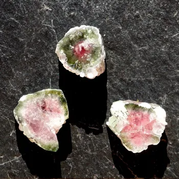 Přírodní kámen Turmalín melounový leštěný _ 1ks, , skladem