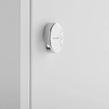 Šatní skříň ASSA otočné madlo pro visací zámek