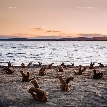 Zahraniční hudba A Day at the Beach - Airbag [CD]