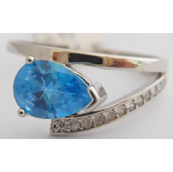 Prsten Klenoty Budín Zásnubní prsten z bílého zlata s modrým topazem 585/1,37gr vel.52 1161588 (Klenoty Budín Zásnubní prsten z bílého zlata s modrým topazem 585/1,37gr vel.52 1161588)