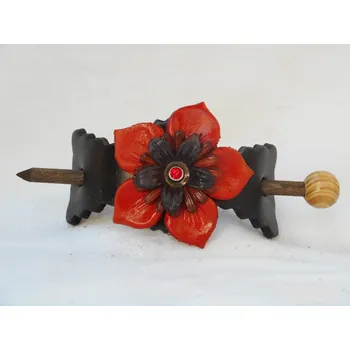 Kožená spona do vlasů s dřevěnou jehllicí č.19 Barva: Černá