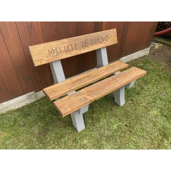 Zahradní lavice Betonová lavička Romantička s textem, výrobce Pekárek Barva prken: Prkna bez barvy (neošetřené), Ošetření betonových nohou: Pohledový beton, Délka prken: Standardní délka 100 cm