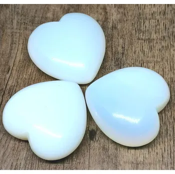 Esoterická hmatka srdce z opalitu 4 cm – kámen duchovní rovnováhy a ochrany