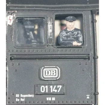 Modelová železnice Roco H0 Strojvedoucí a ohřívač natřená, stojící