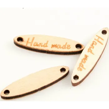 Našívací dřevěná cedulka Hand made - svetlé dřevo - rozměr 2,7 cm x 0,7 cm