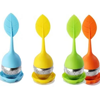 Cedník a síto Sítko na čaj list v červené barvě - 15*5 cm