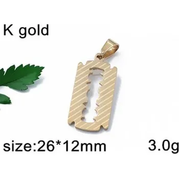 Přívěsek Malá žiletka ve zlaté barvě s šikmými čárkami - ocelový přívěsek