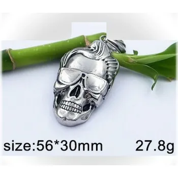 Přívěsek Lebka s brýlemi a vlasy - ocelový přívěsek