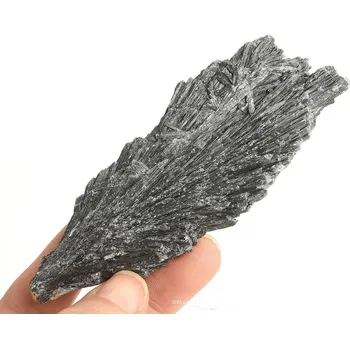 Sběratelství Krystal kyanit disten černý surový Brazílie 89g