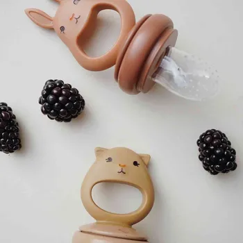 dudlíky Konges Slojd Konges Sløjd Silikonové krmící dudlíky Almond/Terracota Konges Sløjd Silicone Fruit Feeding Pacifier