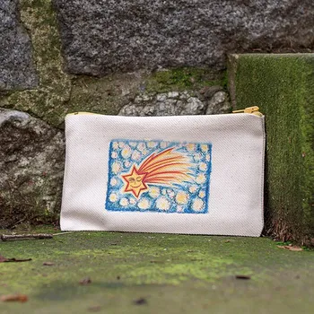 Penál Bavlněný penál, potištěný originální kresbou od Alči, Kometa