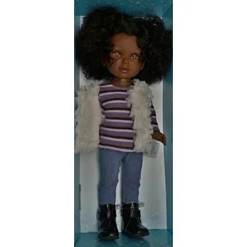 Panenka Realistická panenka černoška Paulina v bílé huňaté vestě od firmy Vestida de Azul (Paulina - 33 cm)