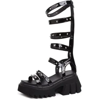 Dámské kozačky Letní kozačky gladiátorky na platformě s hroty GoodDayGirl Velikost: 43, Varianta: Lakovaná kůže