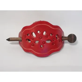 Kožená spona do vlasů s dřevěnou jehlicí č.32 Barva: Červená