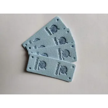 Koženkový štítek půlený Hand made klubko 5x2cm světle modrý