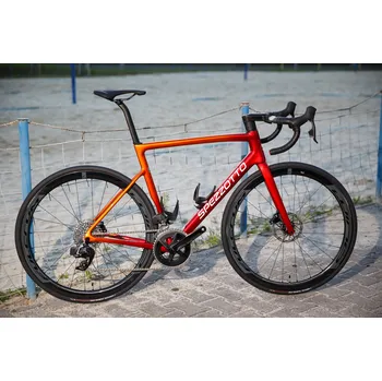 Silniční kolo Silniční kolo SPEZZOTTO Halifax L Disc Rival AXS Wind 400 56