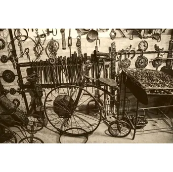 Fototapeta DIMEX | Vliesová fototapeta Staré kolo MS-5-2794 | 375 x 250 cm | bílá, černá + Vliesová fototapeta na stěnu DIMEX Staré kolo MS52794 v rozměru 375 x 250 cm + lepidlo zdarma