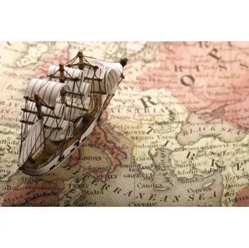 Fototapeta DIMEX | Vliesová fototapeta Model lodi na mapě MS-5-1549 | 375 x 250 cm| červená, bílá, hnědá + Vliesová fototapeta na stěnu DIMEX Model lodi na mapě MS51549 v rozměru 375 x 250 cm + lepidlo zdarma