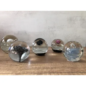 Obraz Těžítka na postavení Design: černá bublina 8x8x8cm