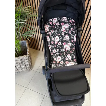 Podložka do sportovního kočárku - černá s květinami