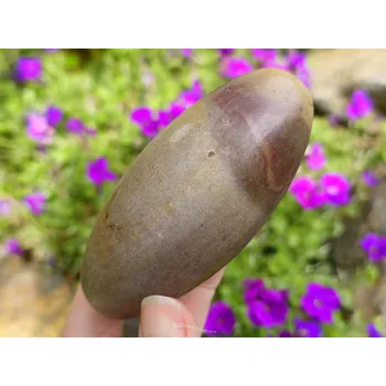 Přírodní kámen Shiva lingam (219g) z Indie