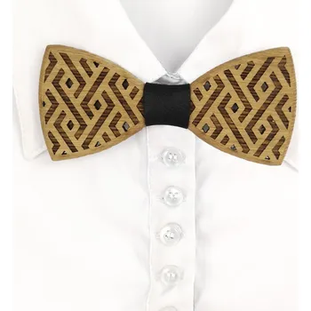 AMADEA Dřevěný motýlek k obleku - geometrický vzor 11 cm, český výrobek