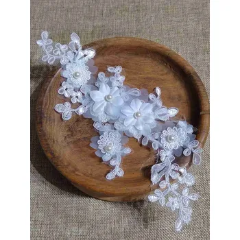 Nášivka Aplikace na monofilu s 3D květy a perlami 11x28 cm bílo modrá