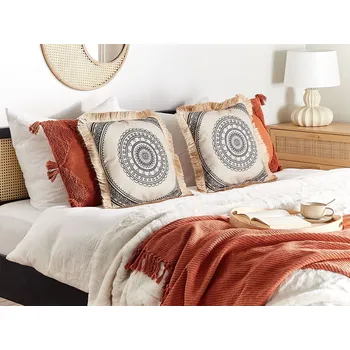 Polštář Sada 2 polštářů béžová a černá polyester 45 x 45 cm boho potisk dekorativní se střapci obývací pokoj ložnice Beliani
