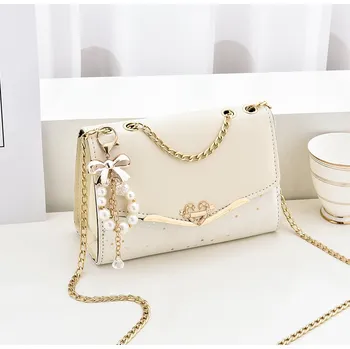 Kabelka Dámská kabelka z umělé kůže s perlovou ozdobou Barva: Béžová